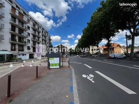 salon de thé 98 m²