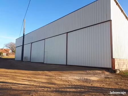 location garage hangar emplacement hivernage pour camping car ou caravane