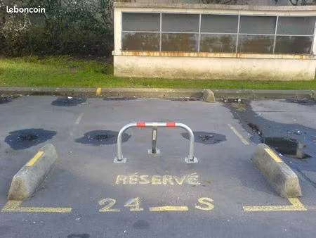place de parking extérieure