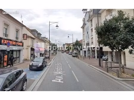 commerce habillement/textile 42 m²