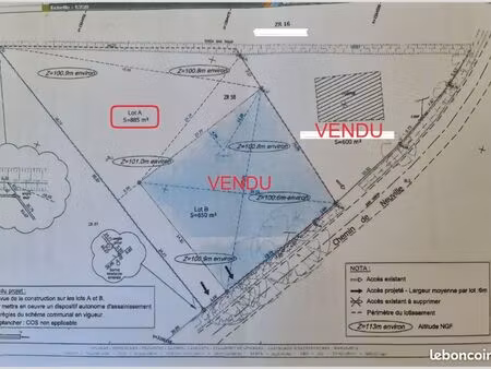 terrain 885 m²