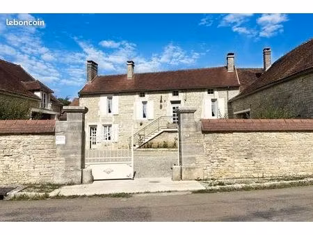 ? ancienne ferme rénovée dans la côte des bar (bragelogne) ?