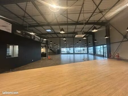 local commercial 770 m²