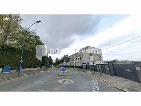 local industriel 812 m²