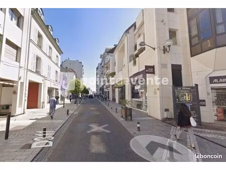 commerce informatique/multimédia 25 m²