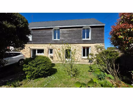 grande maison en pierre à montoir de bretagne de plus de 160m² avec 3 chambres et jardin
