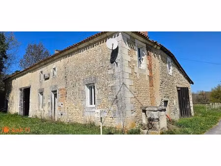 maison charentaise en pierre en cours de rénovation
