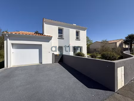 boufféré maison  3 chambres  salle d'eau  cuisine  garage  j