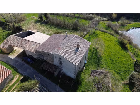 bâtisse à rénover bel emplacement