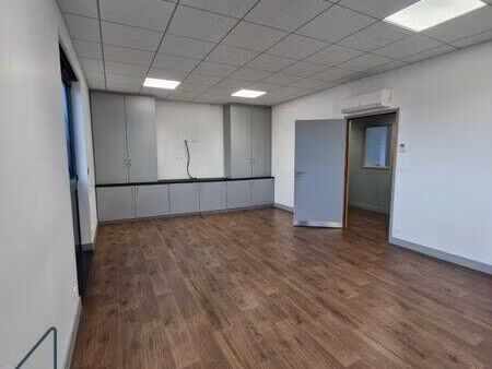 location bureau 123 m² à vannes (56000)
