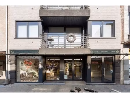 multifunctionele handelsruimte op een gunstige locatie in mol-centrum.