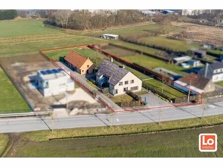 verkocht!! heel ruime degelijke open woning met praktijkruimte  inpandige garage en ruime 