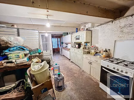 maison à rénover proche de mirambeau  2 chambres  jardin et garage.