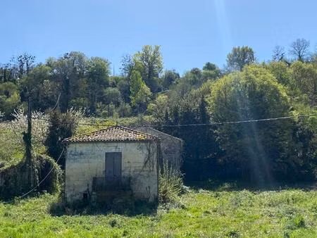 charmante maison xviiième avec une très belle charpente  sur une belle parcelle à saint je