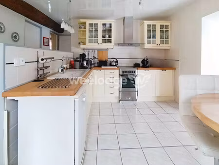 maison élevée sur cave