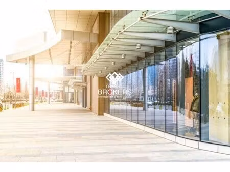 location local commercial