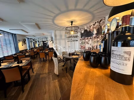 immeuble avec fond de commerce et habitation.