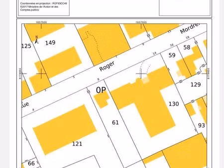 terrain idéal petit collectif à 100m de la mairie