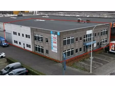 entrepôt avec espace de bureaux à louer à wijnegem