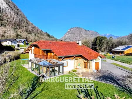 grande maison familiale avec vue imprenable sur le pic du marcelly