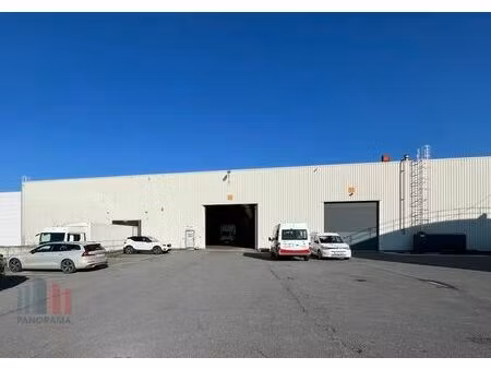 3.664 m² opslagruimte met mogelijkheid tot kantoren naast...