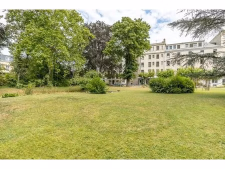 hôtel 3 étoiles de 3000m² avec grand parc