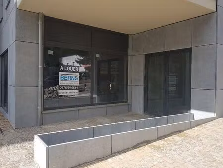 surface polyvalente bureau / commerce