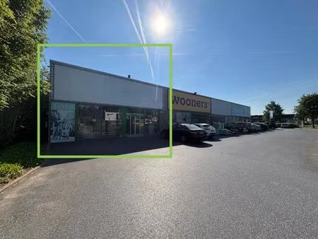surface commerciale 579 m² à louer – lochristi