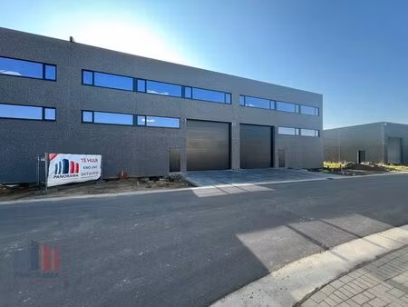 unité pme nouvellement construite de 490 m² près du r4