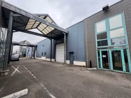 a louer : local industriel avec bureaux rénovés à bron