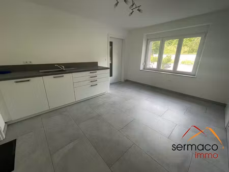 local commercial ou professionnel 4 pièces avec parking privé