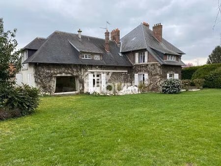 sur 1 ha  maison de campagne et corps de ferme.