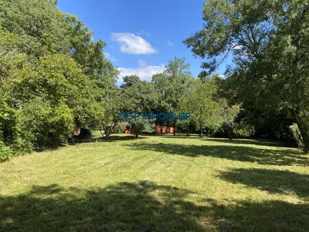 terrain 1680 m2 40 % emrise