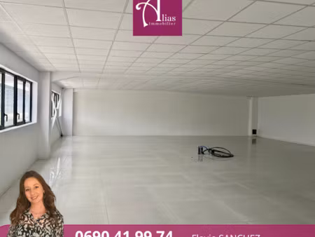 à louer bureau spacieux (divisible) 184 m2 à l'étage avec