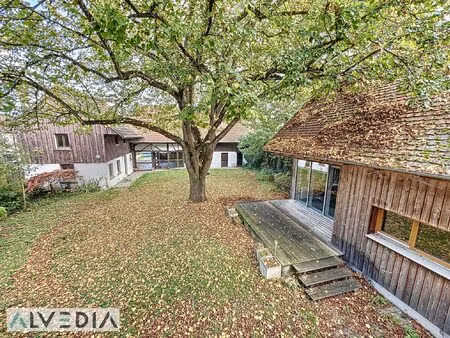 maison de caractère avec piscine  dépendance et grange