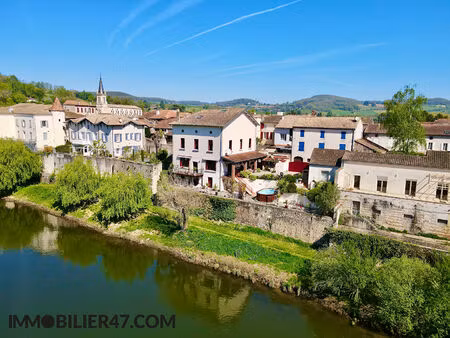 maison de village au bord du lot