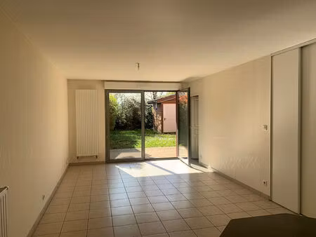 très beau t3 en rez de jardin