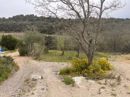 terrain constructible viabilisé 726 m²