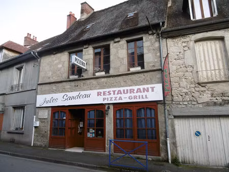 maison d'habitation proche de tous les commerces avec jardin