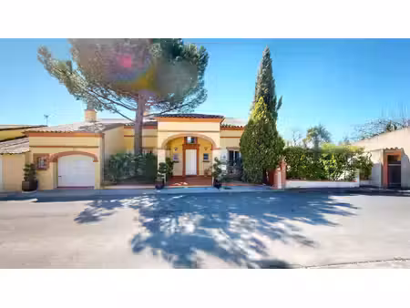 belle maison 152 m2 avec piscine et garage.