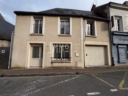 charmante maison de ville avec cabinet  cour  caves et dépendan
