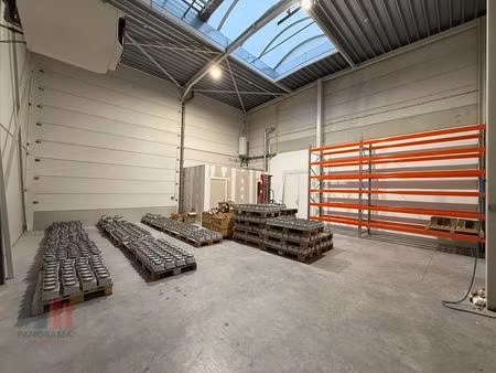 186 m² d'entrepôt avec 228 m² de bureaux près de knokkewe...