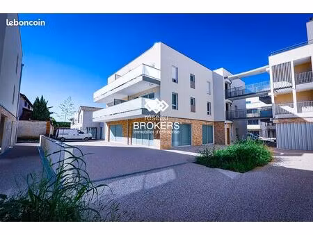 local commercial 220 m² pusignan