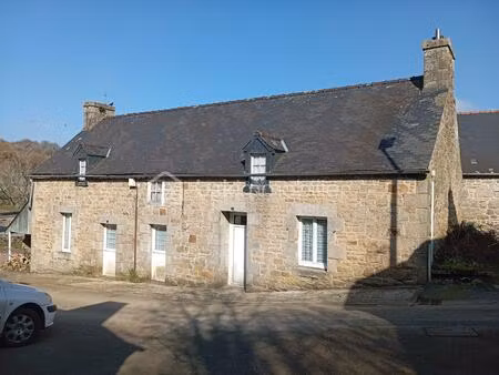 maison en pierre de 135 m² à saint-servais
