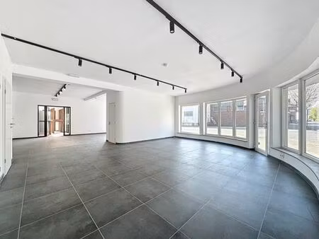 commerce à louer à proximité du zoning