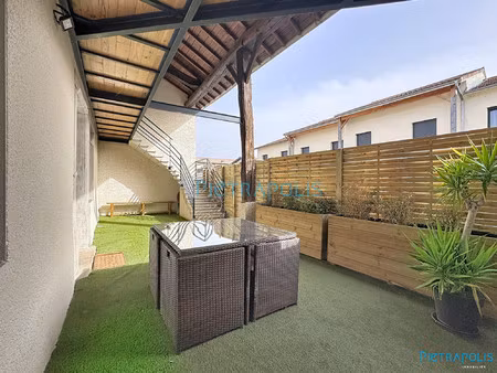 maison de ville rénovée avec espaces extérieurs à la boisse