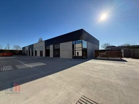 unité pme de 231 m² nouvellement construite à 1 km de l'a...