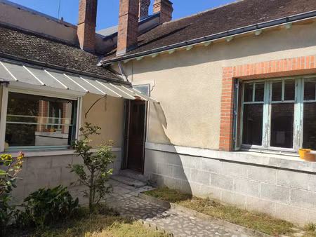 maison ancienne avec jardin - a renover - dhuizon centre