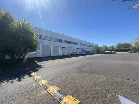 location local d'activités cergy 2 231 m²