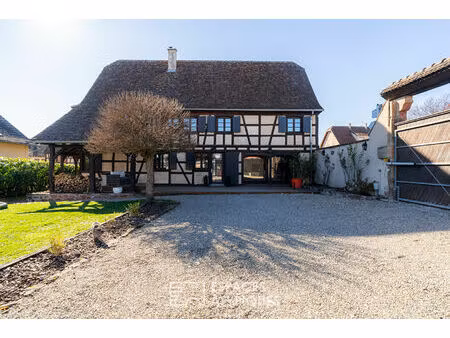 ancien relais de poste rénové avec piscine et jardin paysager